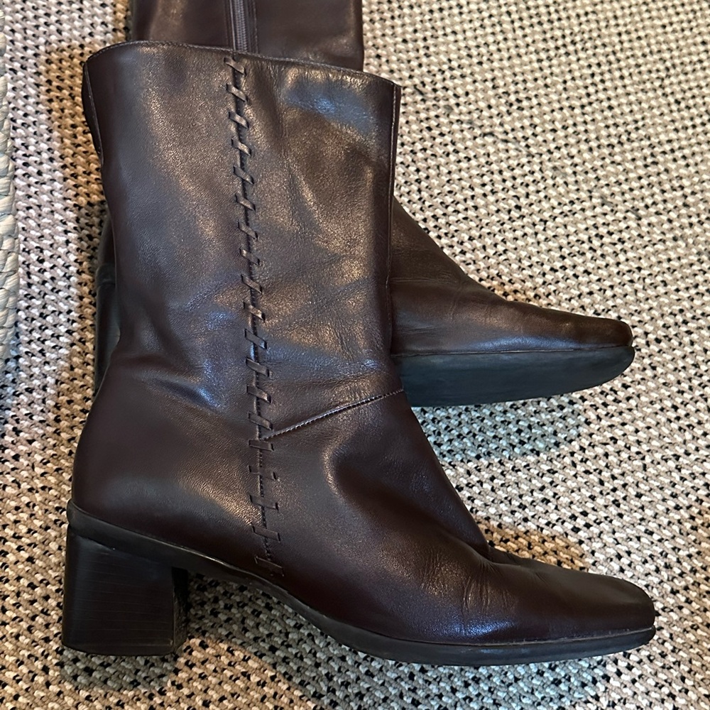 Easy Spirit Brown Leather Heeled Boots with Classic Design